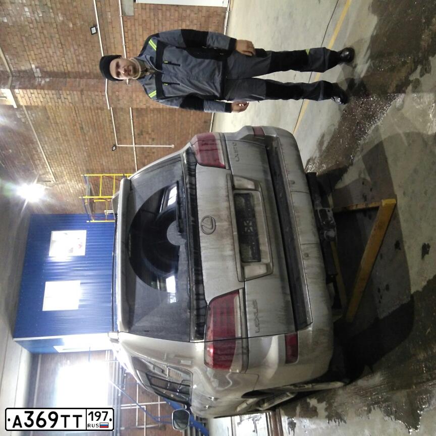 Фото автомобиля LEXUS LX, 2012 — госномер О245УЕ154. Цвет: Серебристый