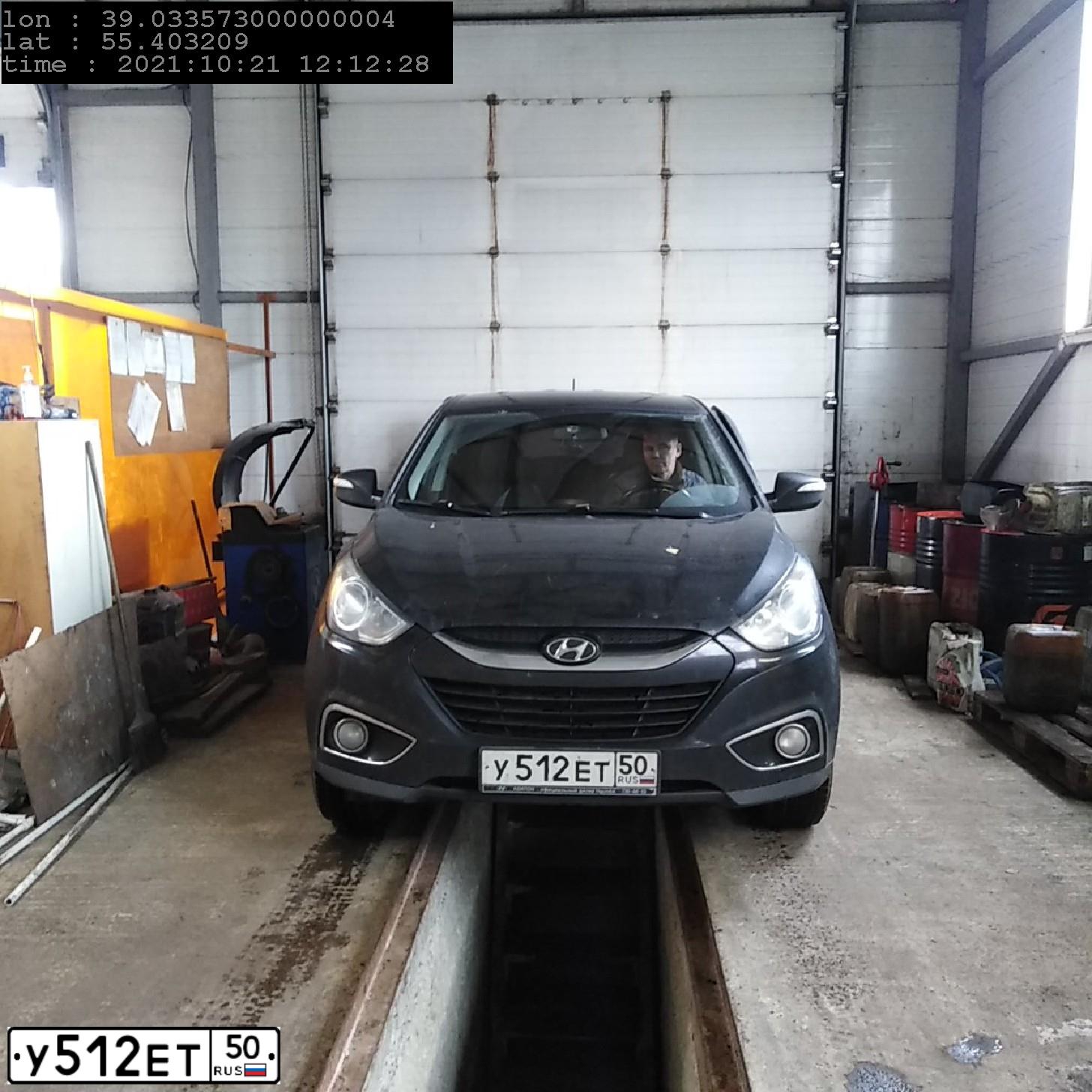Фото автомобиля HYUNDAI IX35, 2013 — госномер У512ЕТ50. Цвет: ЧЕРНЫЙ