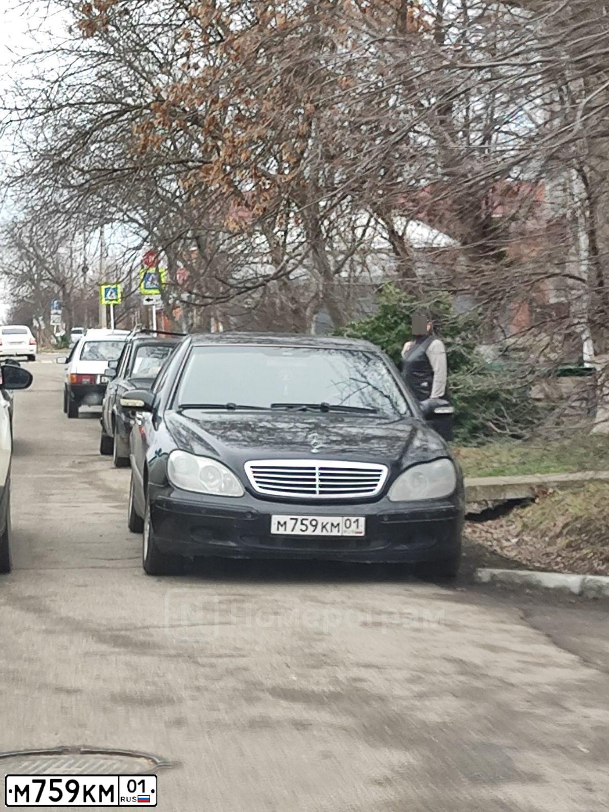 Фото автомобиля MERCEDES S-KLASSE, 1999 — госномер М759КМ01. Цвет: ЧЕРНЫЙ