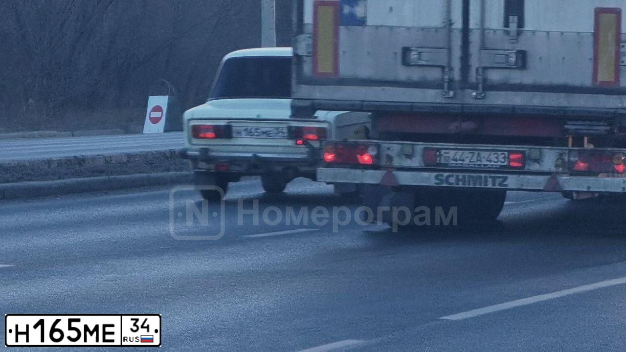 Фото автомобиля LADA 2106, 1998 — госномер Н165МЕ34. Цвет: БЕЛО-ЖЕЛТЫЙ