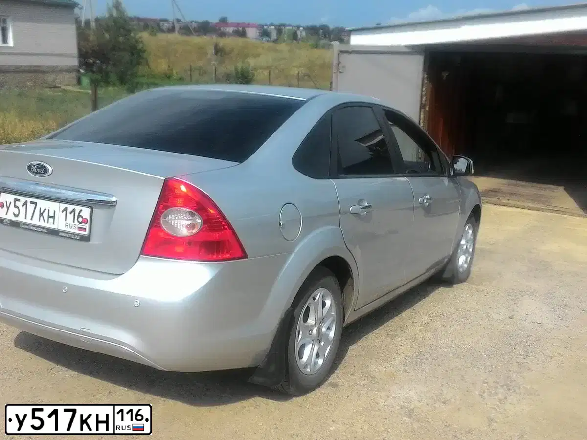 Фото автомобиля FORD FOCUS, 2008 — госномер У517КН116. Цвет: Серебристый