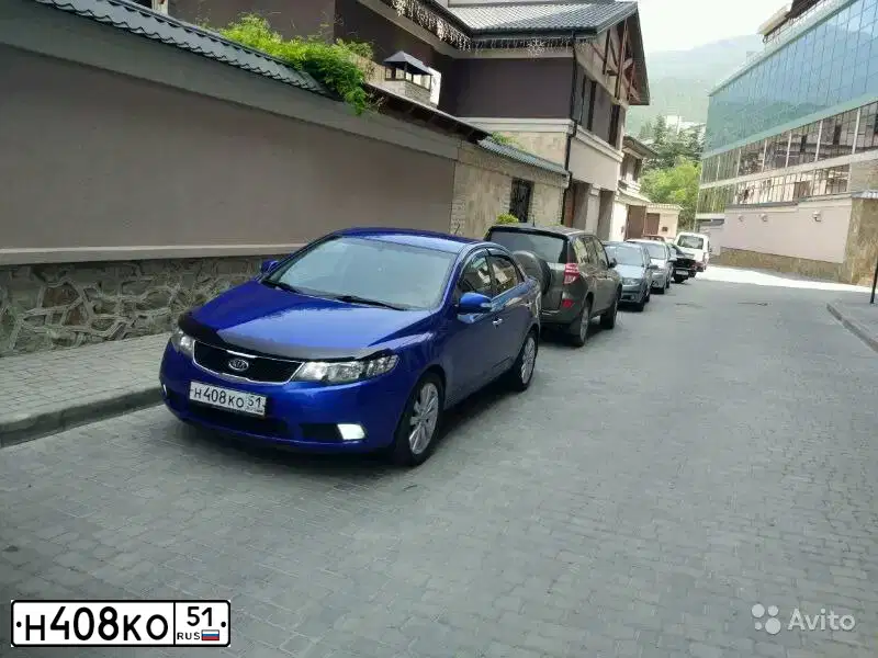 Фото автомобиля KIA CERATO, 2010 — госномер Е766ОН147. Цвет: синий