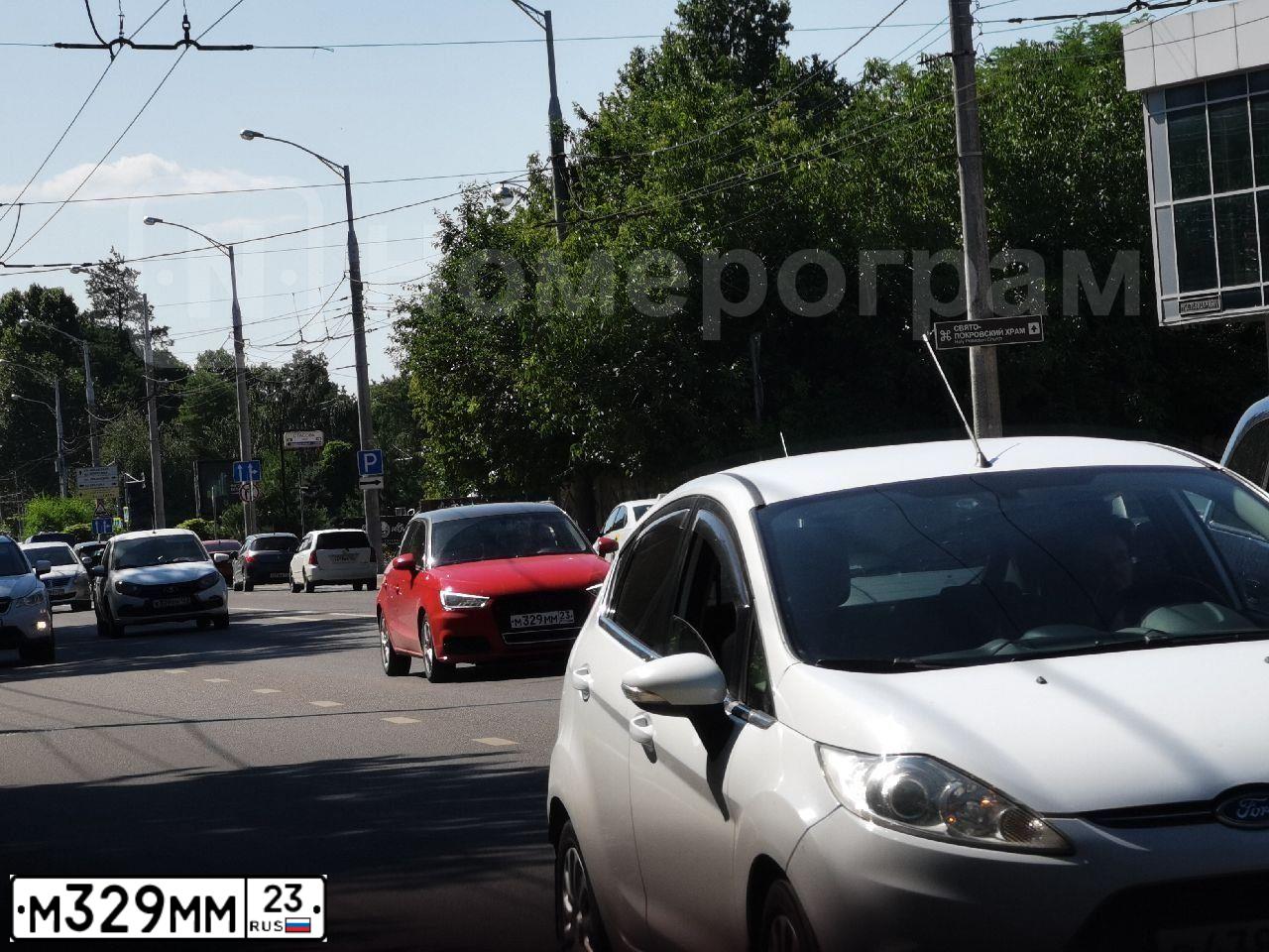 Фото автомобиля CHEVROLET LUMINA, 1994 — госномер М329ММ23. Цвет: ЧЕРНЫЙ
