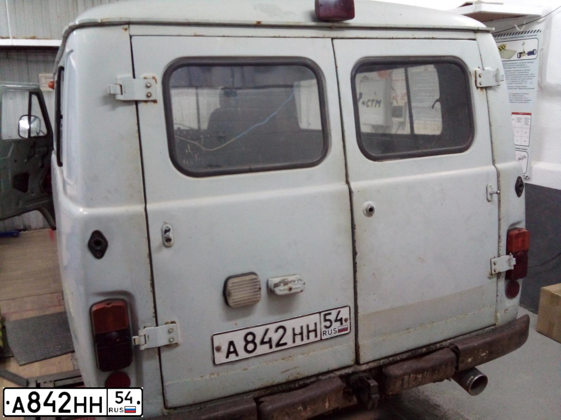 Фото автомобиля UAZ 3962, 1998 — госномер А842НН54. Цвет: БЕЛАЯ НОЧЬ