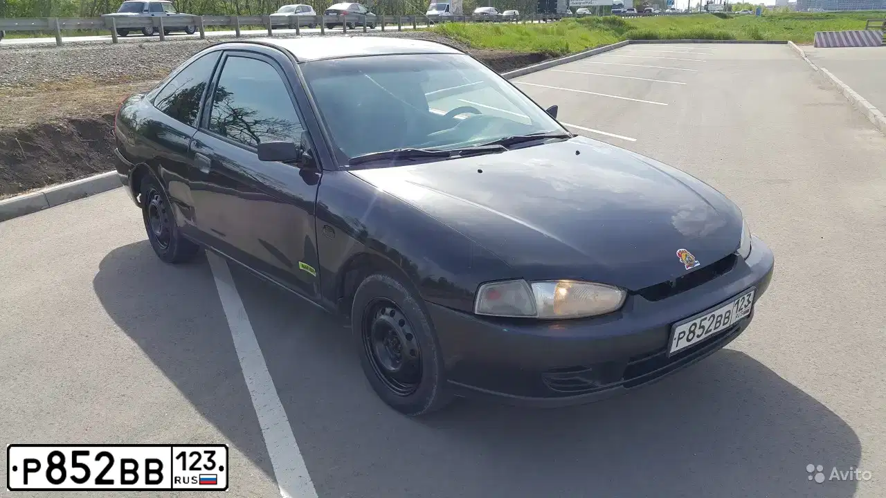 Фото автомобиля MITSUBISHI MIRAGE DINGO, 2002 — госномер В220ЕК09. Цвет: ЧЕРНЫЙ