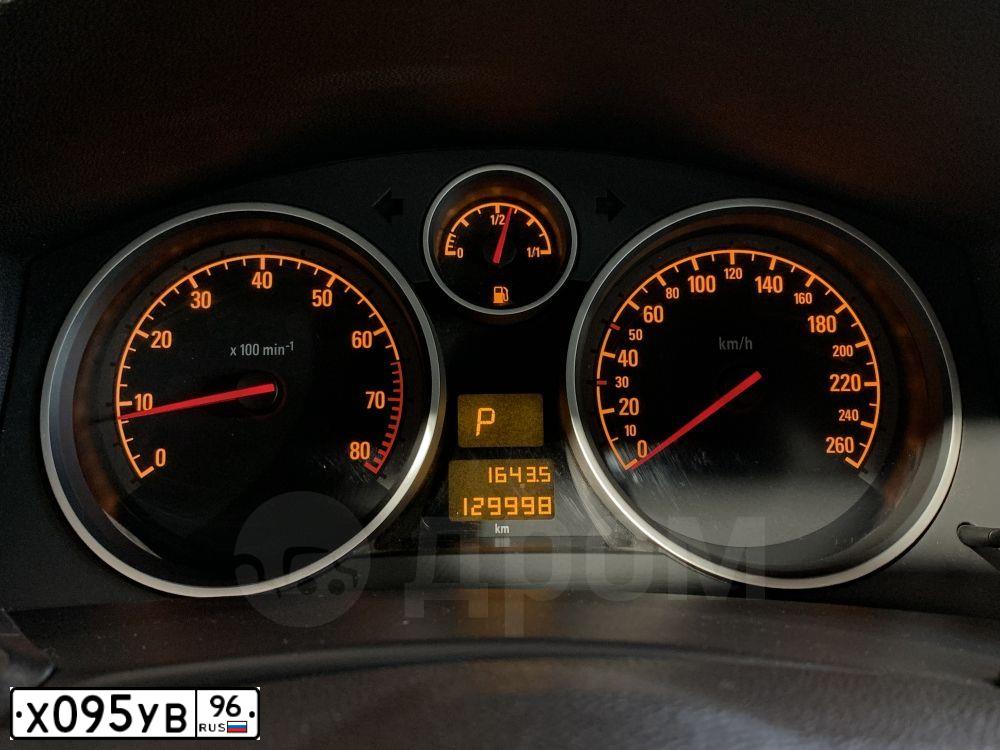 Фото автомобиля OPEL ASTRA, 2012 — госномер Х095УВ96. Цвет: Красный