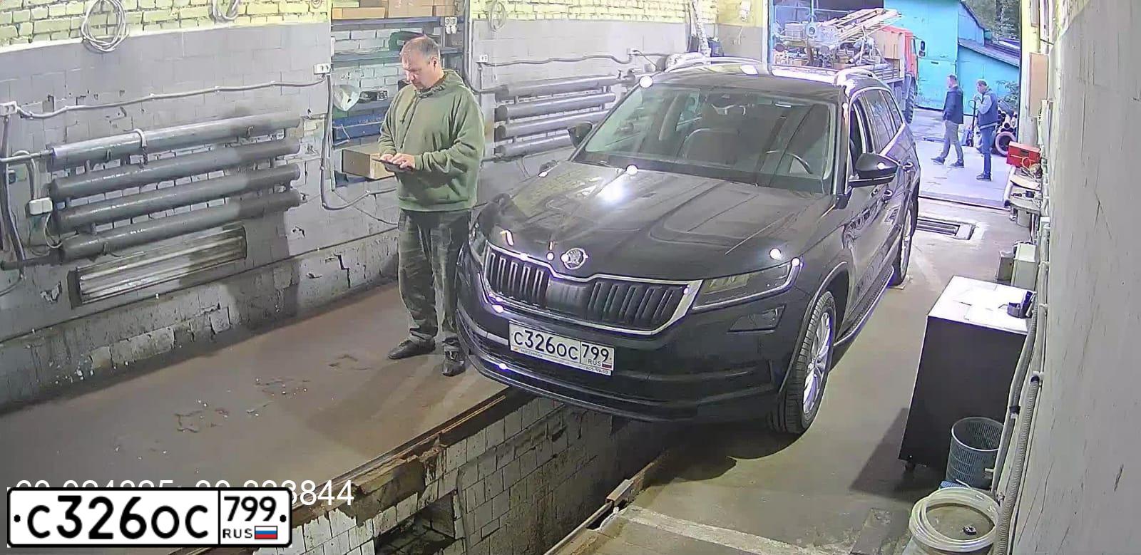 Фото автомобиля SKODA KODIAQ, 2019 — госномер С326ОС799. Цвет: ЧЕРНЫЙ