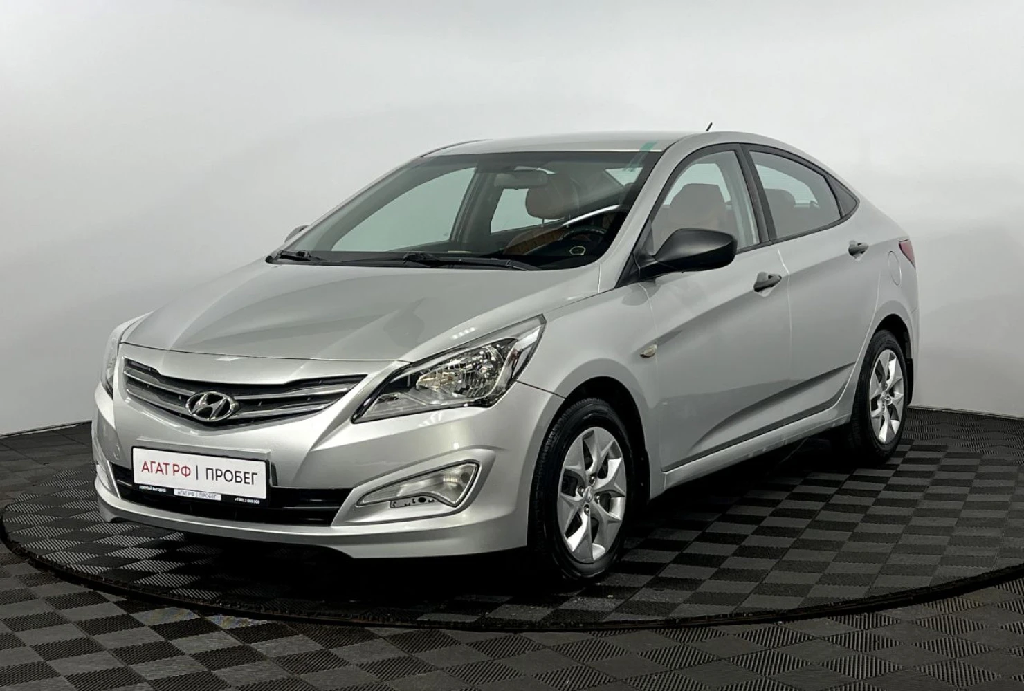 Фото автомобиля HYUNDAI SOLARIS, 2015 — госномер О286СЕ152. Цвет: СВЕТЛО-СЕРЫЙ