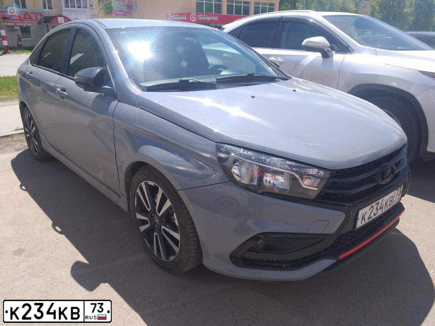 Фото автомобиля LADA VESTA, 2018 — госномер Е592ОК763. Цвет: ЧЕРНЫЙ