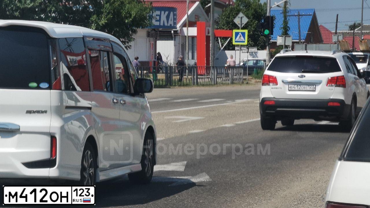 Фото автомобиля PAZ 3205, 2013 — госномер М412ОН123. Цвет: БЕЛЫЙ