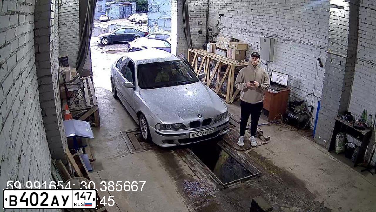Фото автомобиля BMW 520I, 2002 — госномер С143СА198. Цвет: СЕРЕБРИСТЫЙ