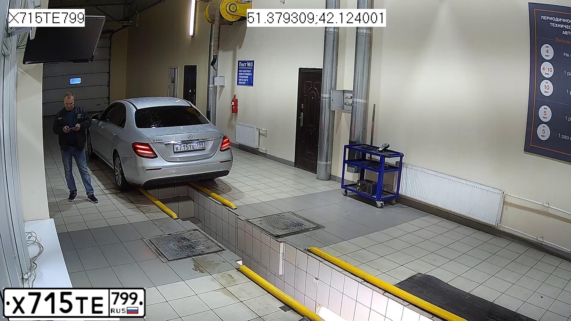 Фото автомобиля MERCEDES E-KLASSE, 2016 — госномер Т589МУ136. Цвет: СЕРЕБРИСТЫЙ