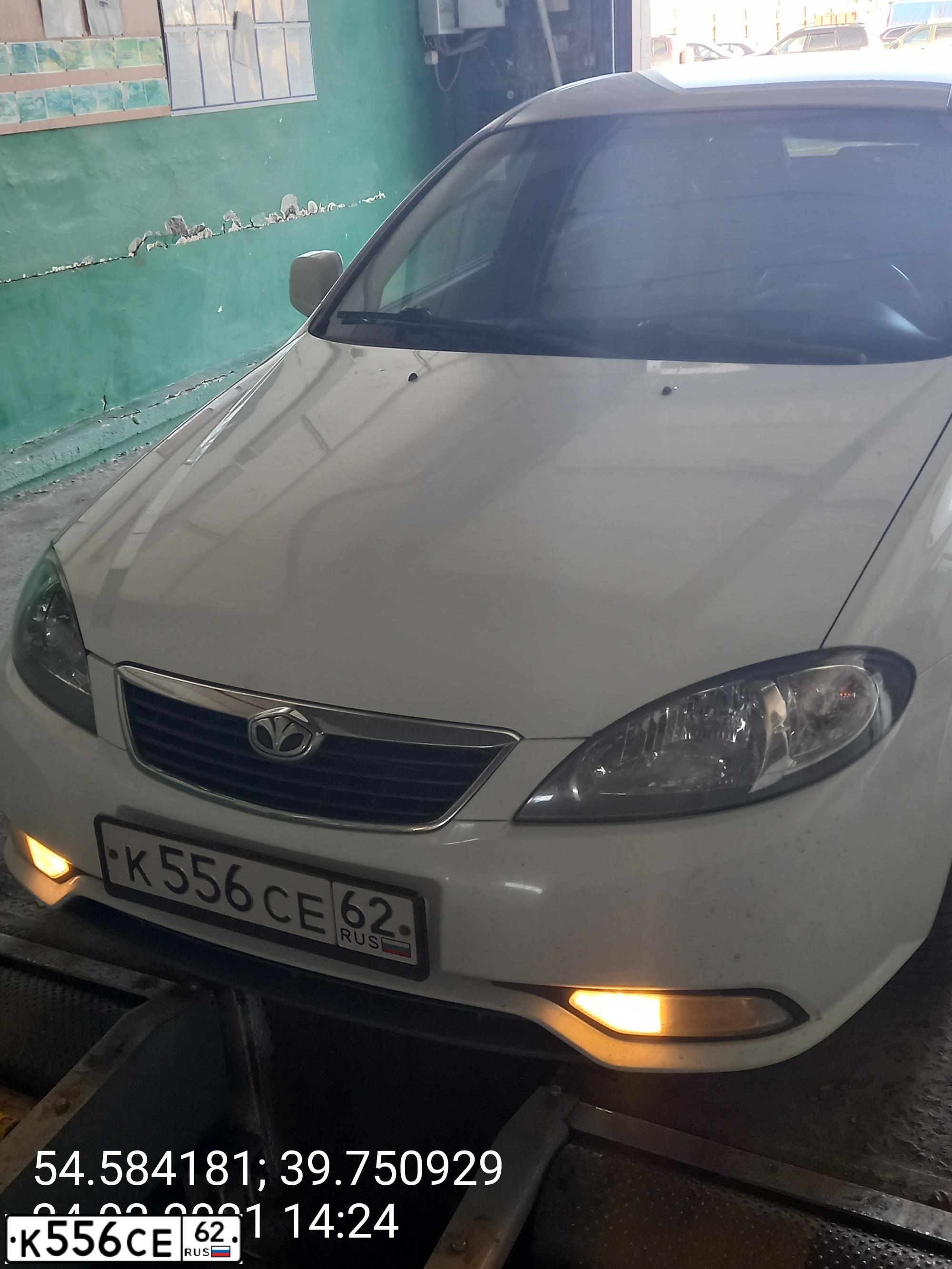 Фото автомобиля DAEWOO GENTRA, 2013 — госномер К556СЕ62. Цвет: БЕЛО-ДЫМЧАТЫЙ
