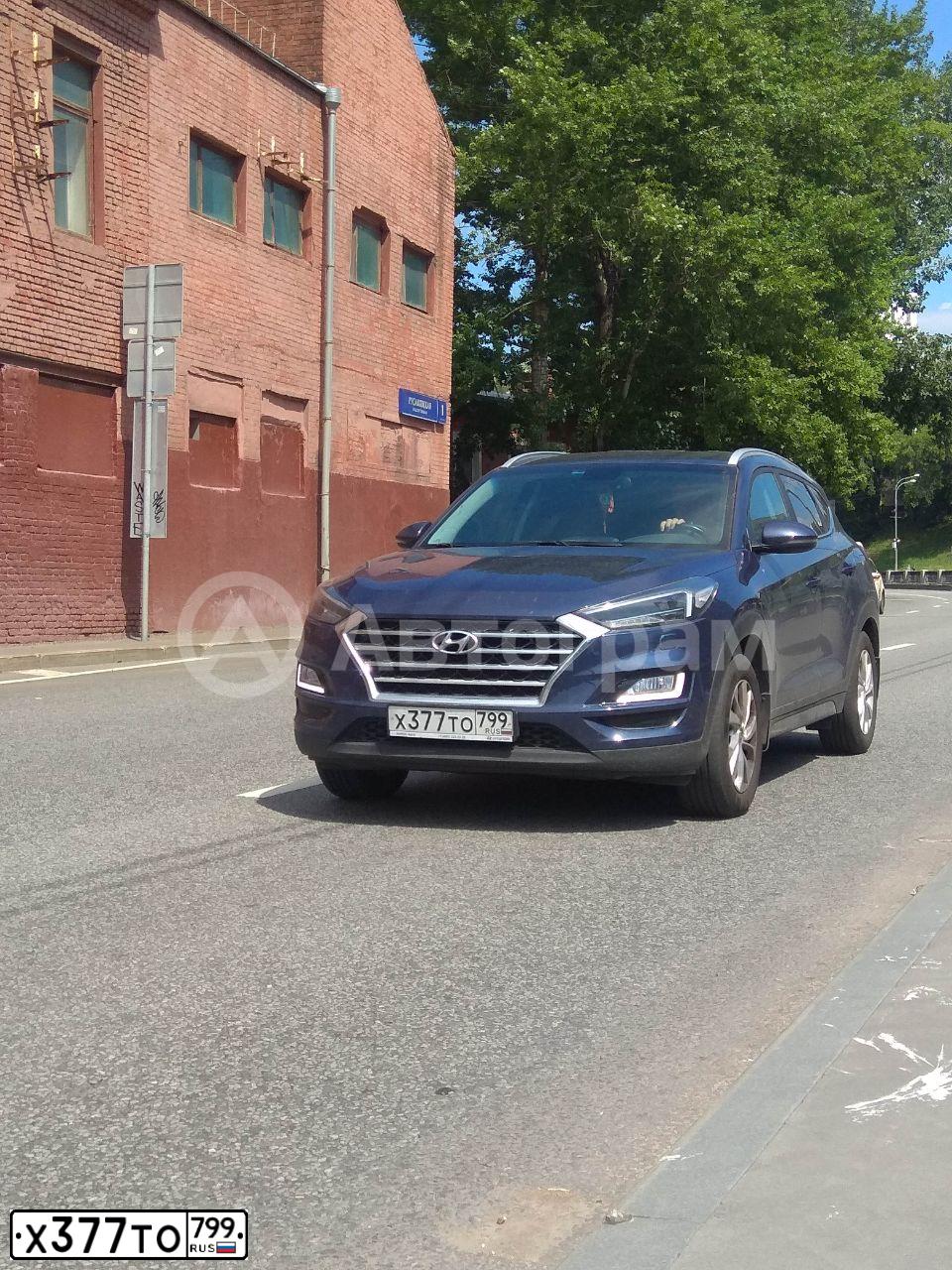 Фото автомобиля HYUNDAI TUCSON, 2020 — госномер Х377ТО799. Цвет: синий