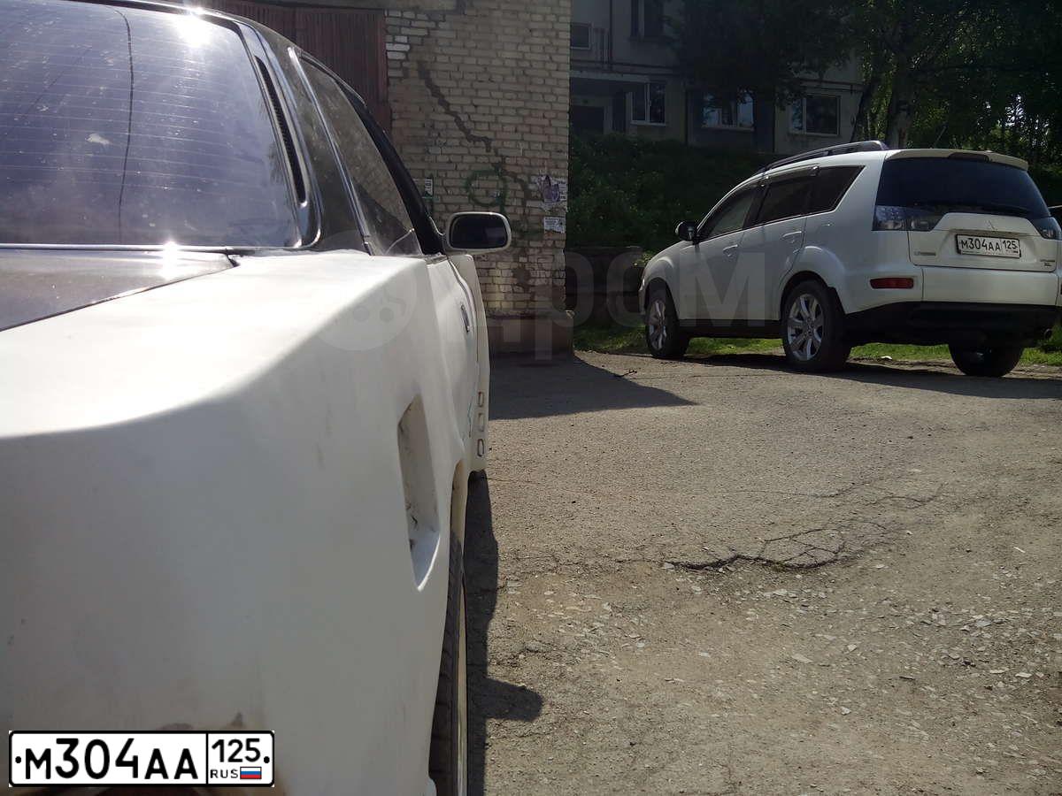 Фото автомобиля MITSUBISHI OUTLANDER, 2011 — госномер М304АА125. Цвет: БЕЛЫЙ