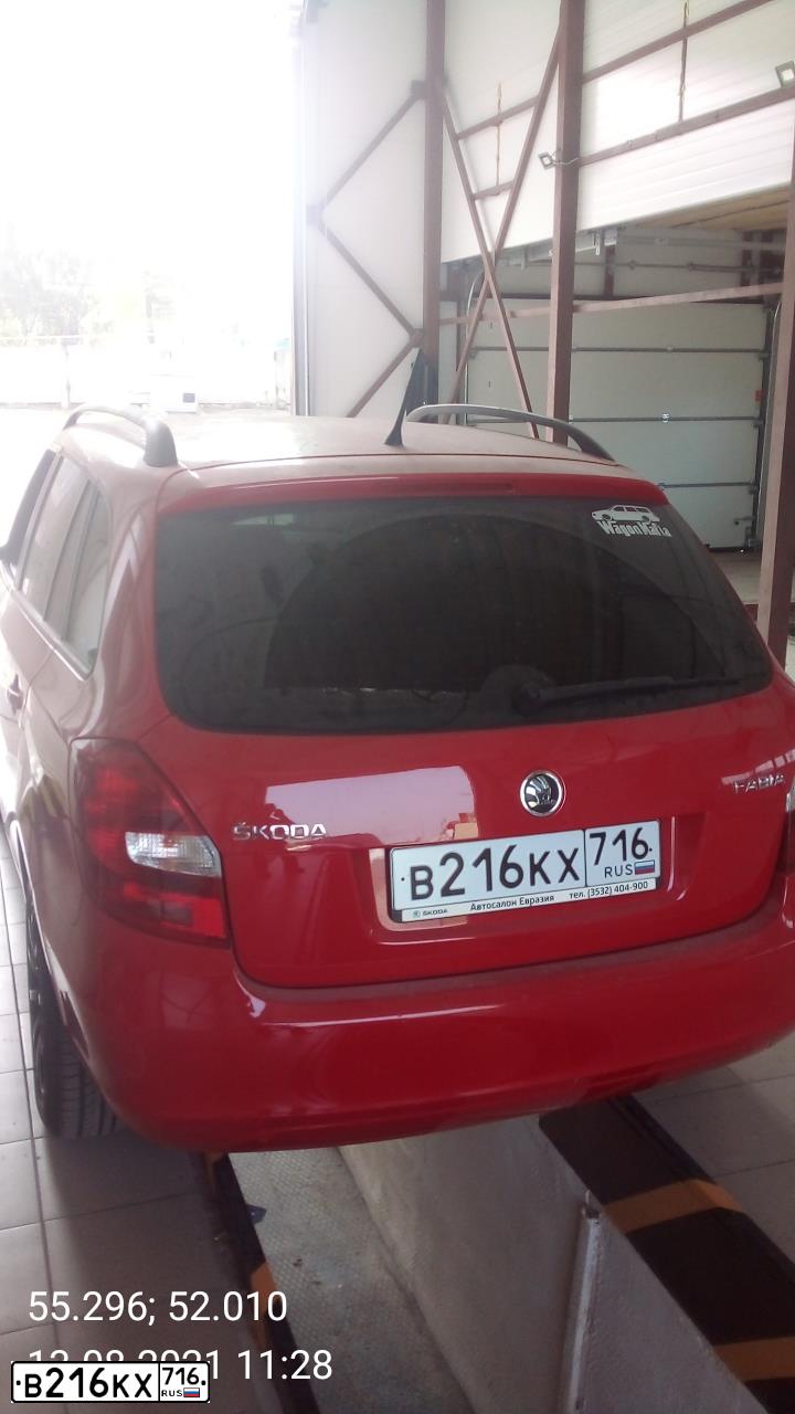 Фото автомобиля SKODA FABIA, 2014 — госномер С817МТ18. Цвет: Красный