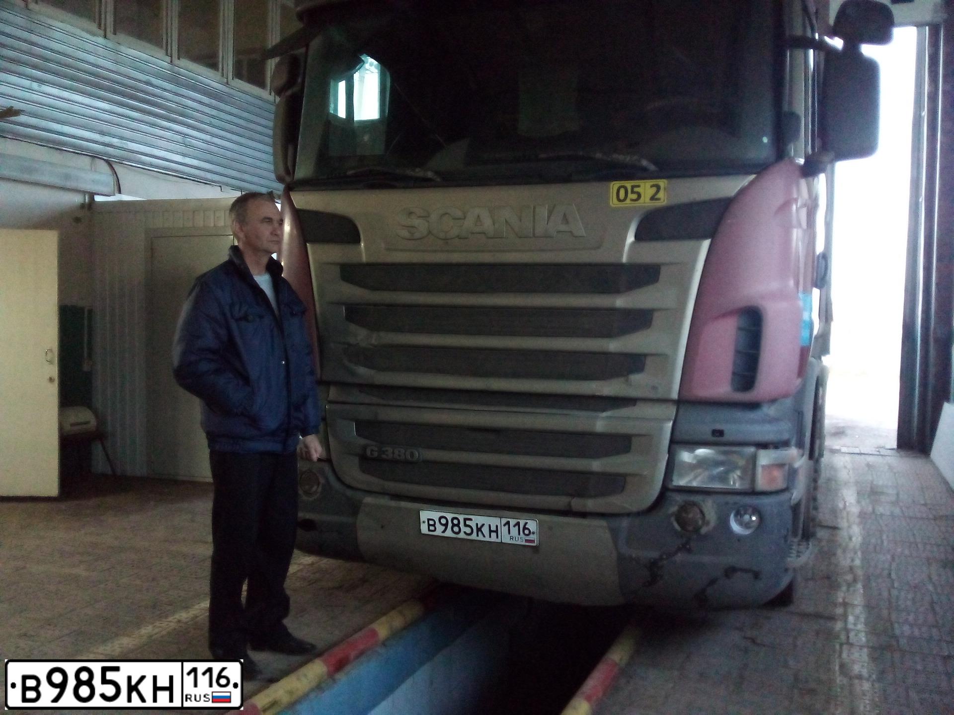 Фото автомобиля SCANIA SERIE G /4X2/, 2010 — госномер В985КН116. Цвет: КРАСНЫЙ