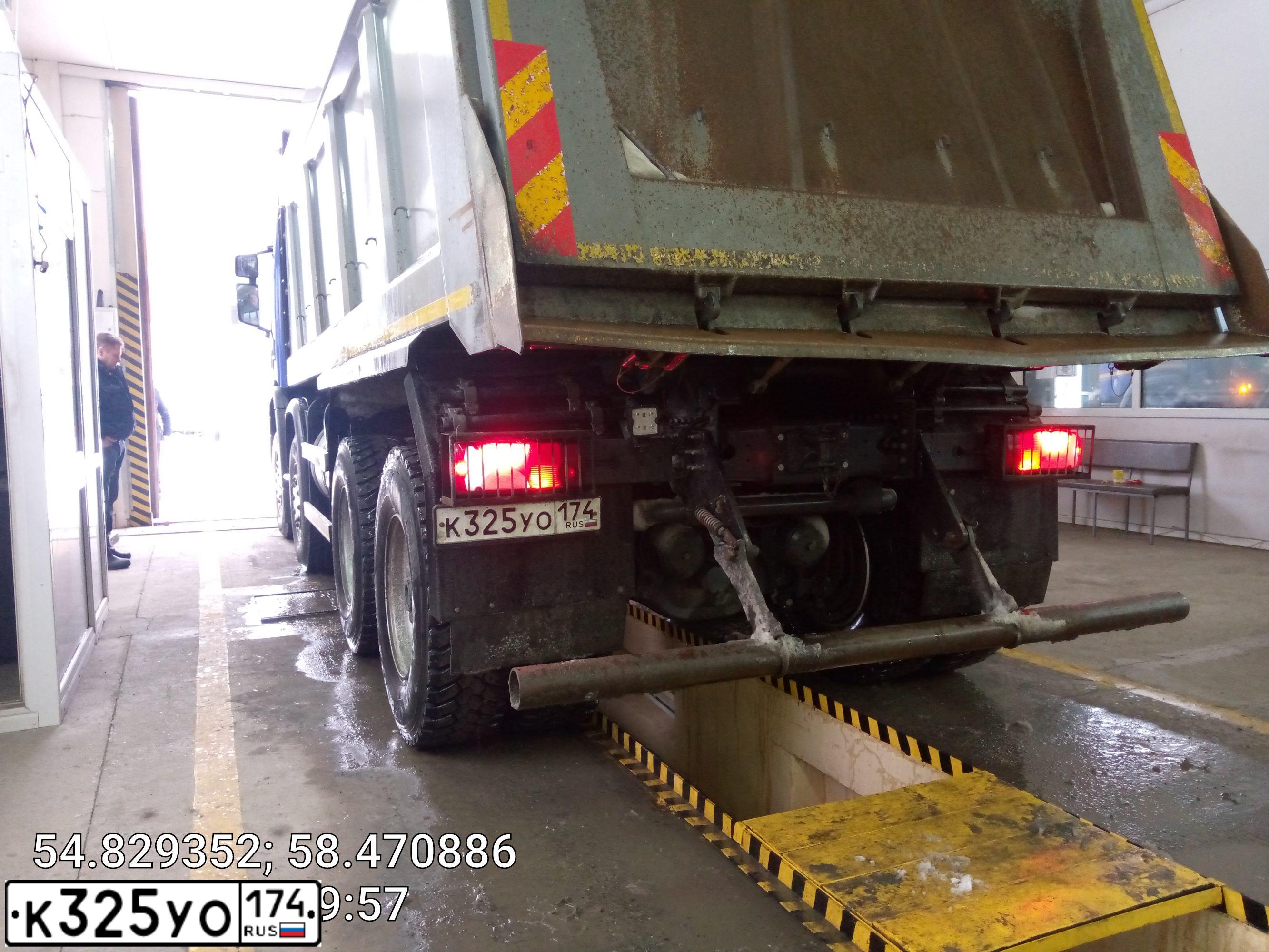 Фото автомобиля SCANIA SERIE P /8X4/, 2019 — госномер К325УО174. Цвет: синий