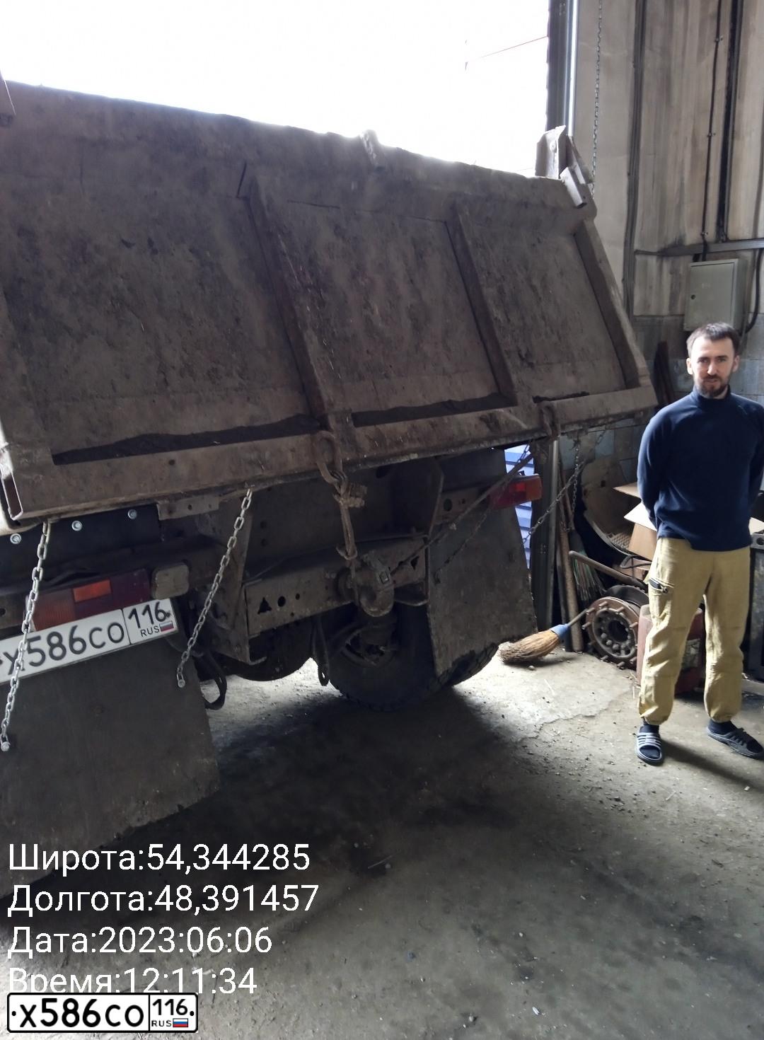 Фото автомобиля KAMAZ 55111 /6X4/, 1990 — госномер Х586СО116. Цвет: СЕРО-БЕЛЫЙ
