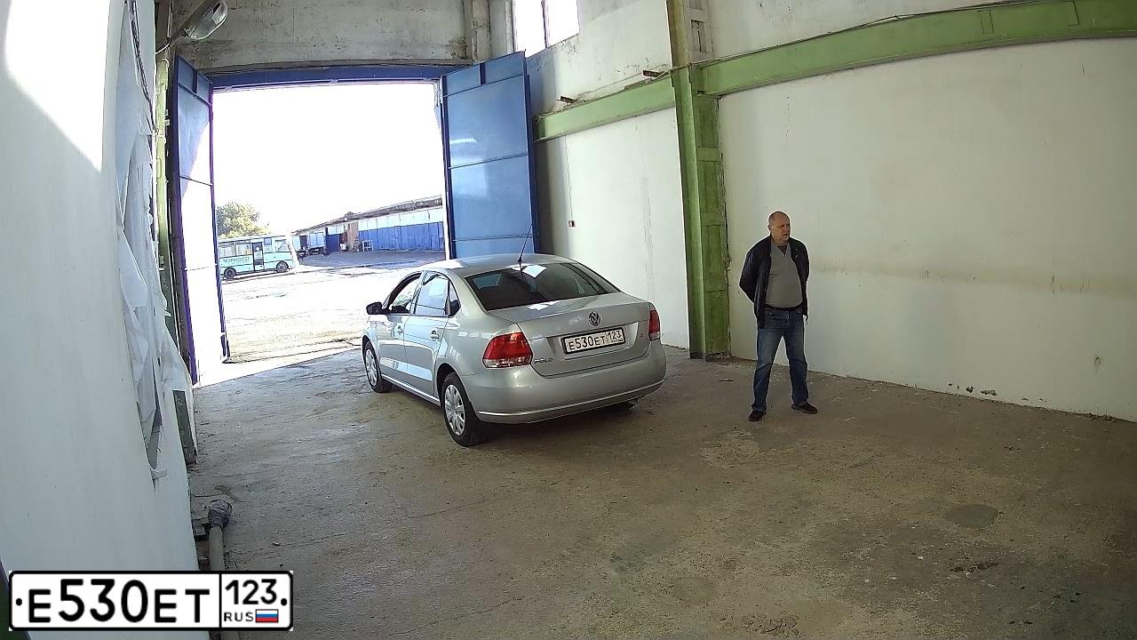 Фото автомобиля VOLKSWAGEN POLO, 2012 — госномер Т261ХС193. Цвет: СЕРЕБРИСТЫЙ