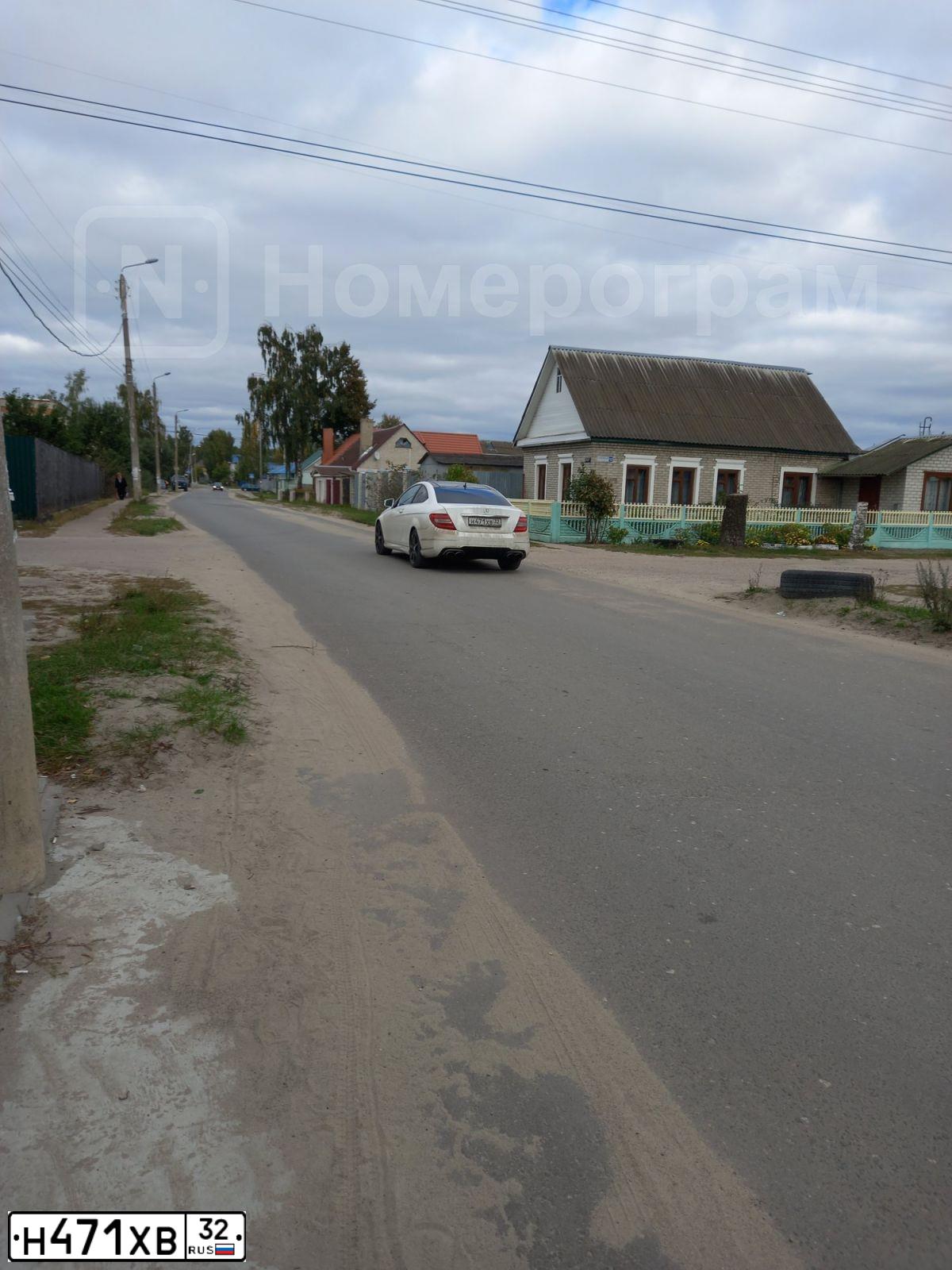 Фото автомобиля MERCEDES C-KLASSE, 2014 — госномер Н471ХВ32. Цвет: Белый
