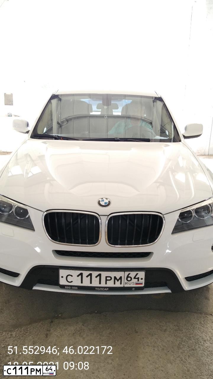 Фото автомобиля BMW X1, 2011 — госномер Е777УВ64. Цвет: БЕЛЫЙ