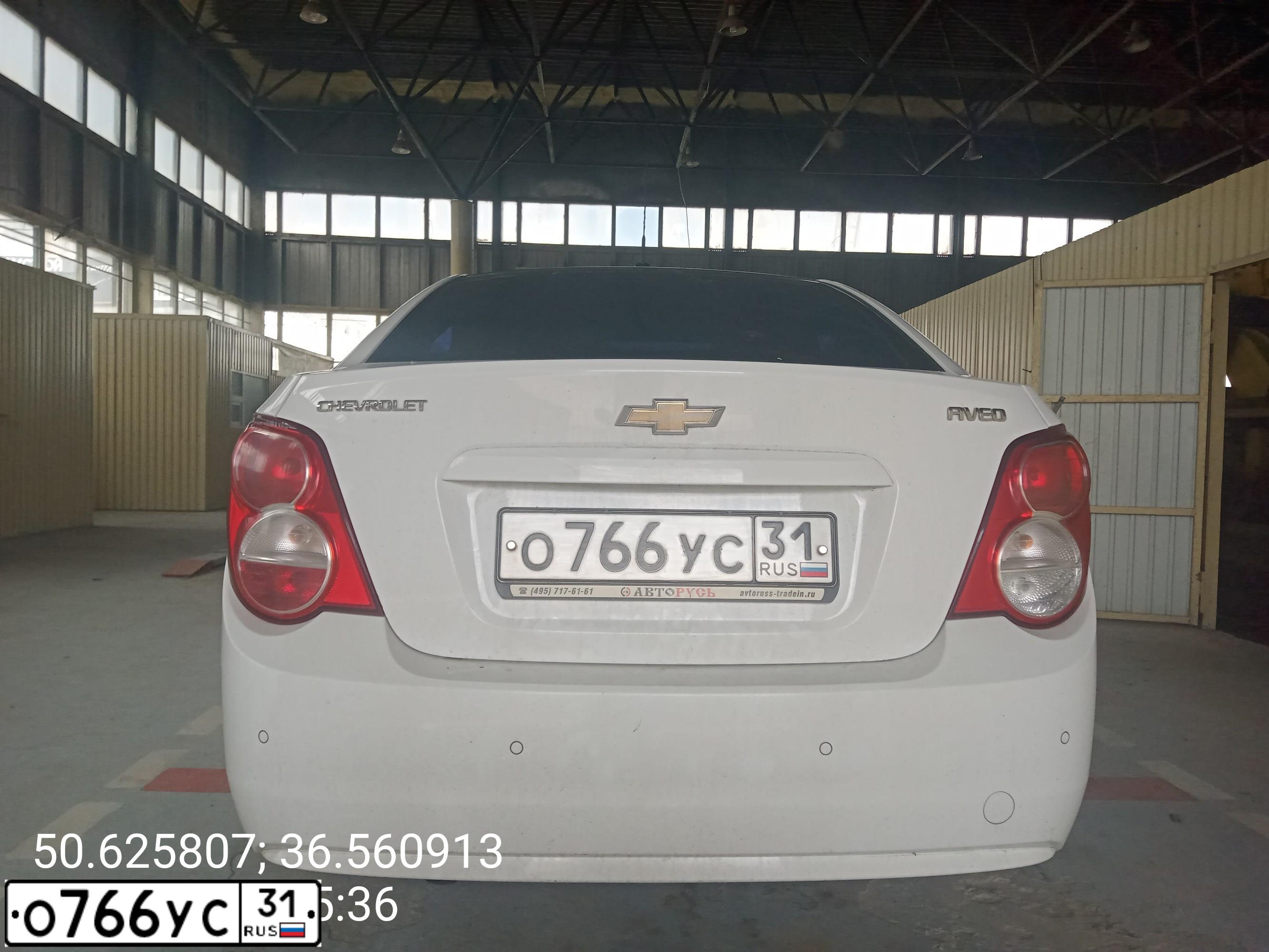 Фото автомобиля CHEVROLET AVEO, 2013 — госномер О766УС31. Цвет: БЕЛЫЙ