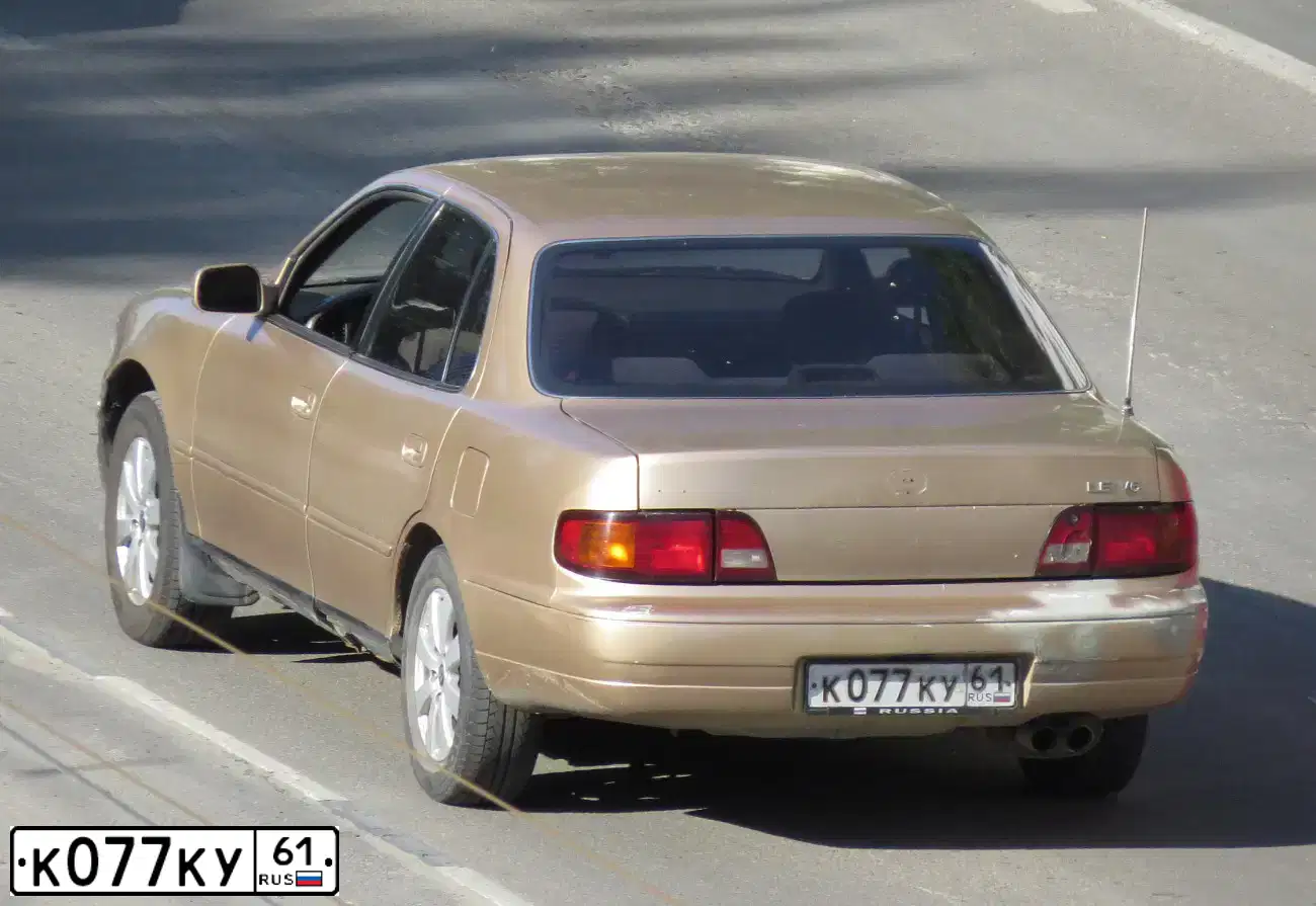 Фото автомобиля TOYOTA CAMRY, 1995 — госномер К077КУ61. Цвет: БЕЖЕВЫЙ