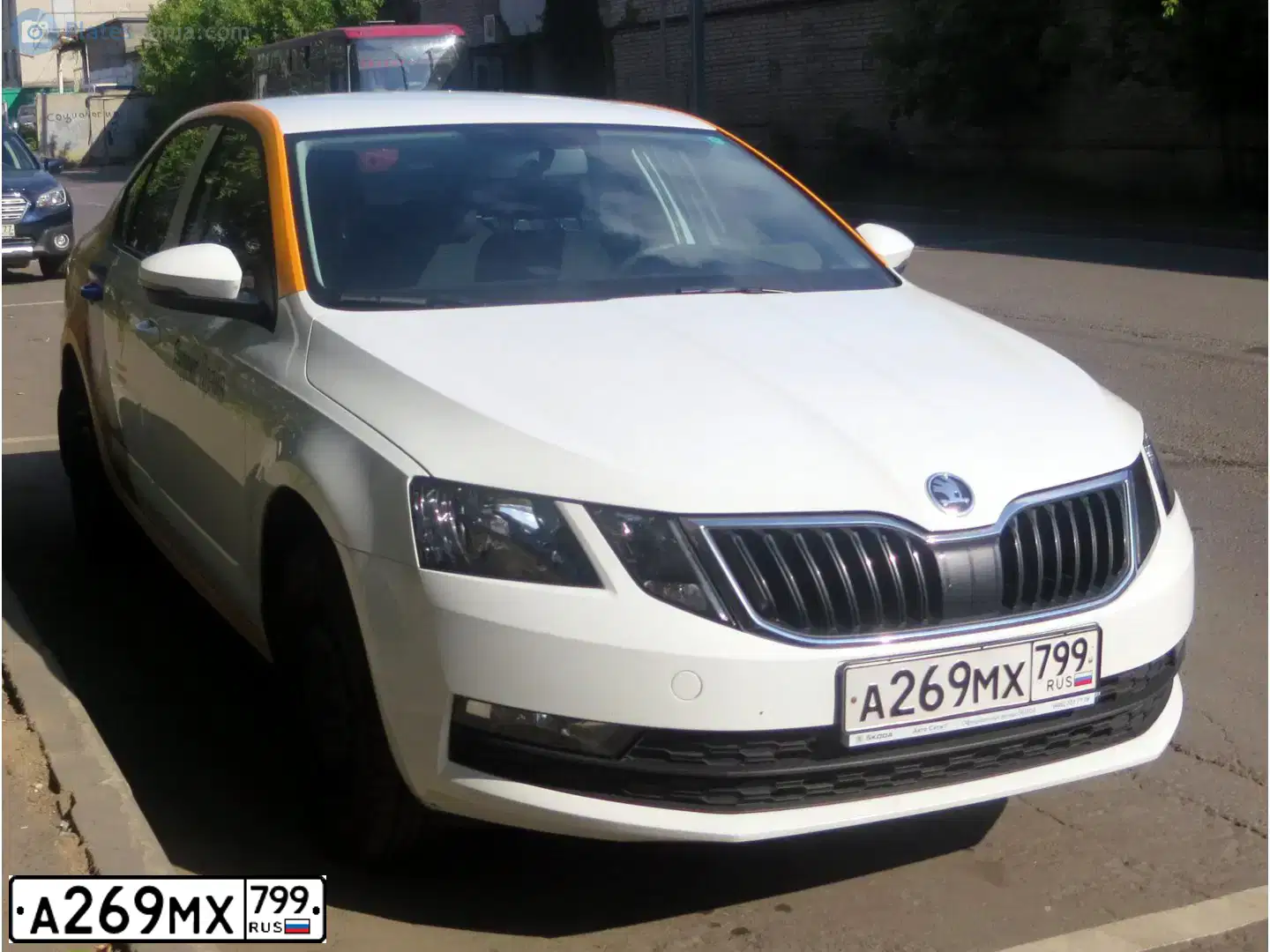 Фото автомобиля SKODA OCTAVIA, 2018 — госномер У783МУ136. Цвет: Белый