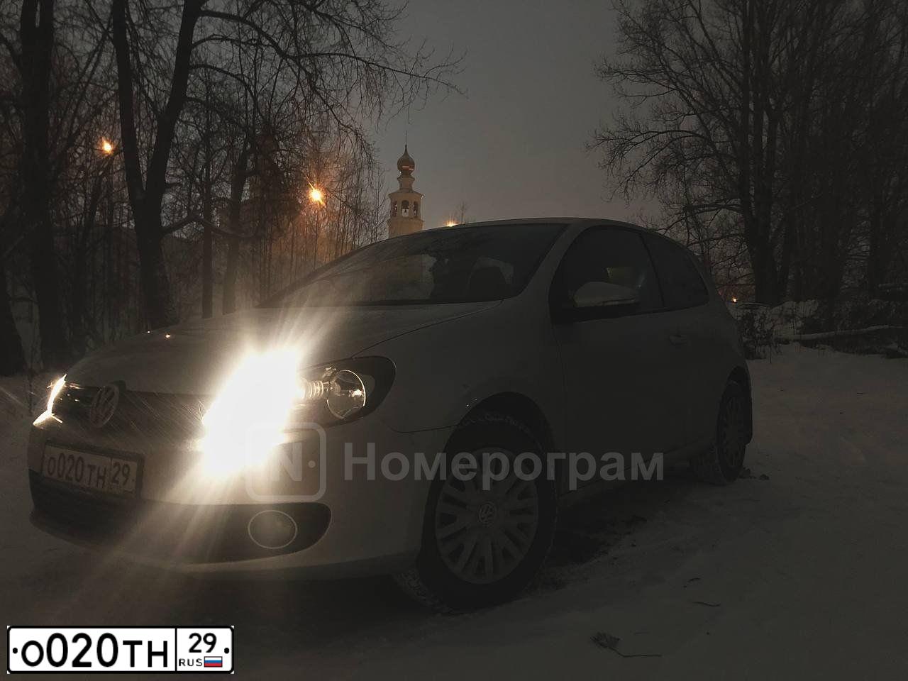 Фото автомобиля VOLKSWAGEN GOLF, 2012 — госномер О020ТН29. Цвет: СВЕТЛО-СЕРЫЙ