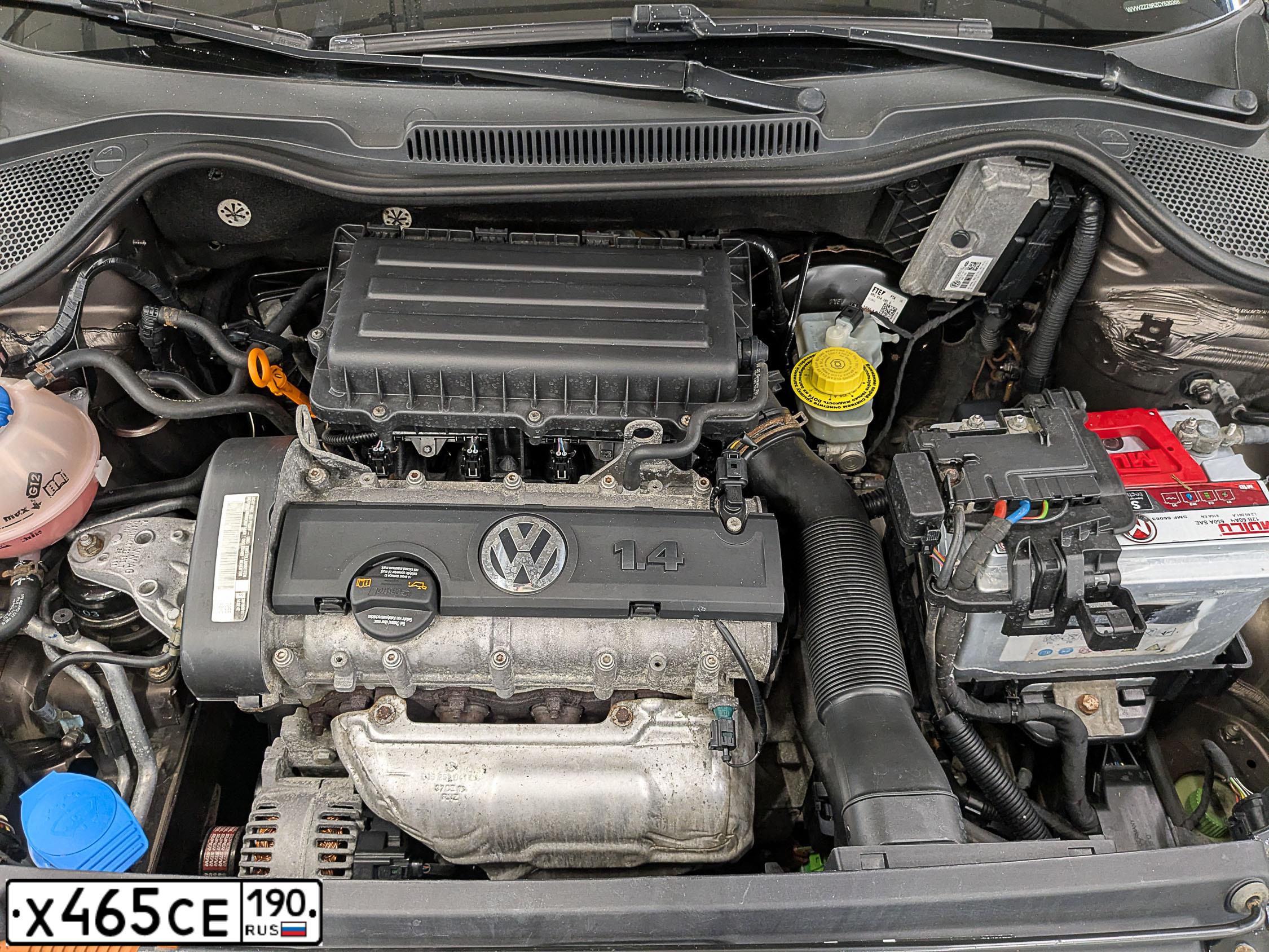 Фото автомобиля VOLKSWAGEN POLO, 2011 — госномер Х465СЕ190. Цвет: КОРИЧНЕВЫЙ