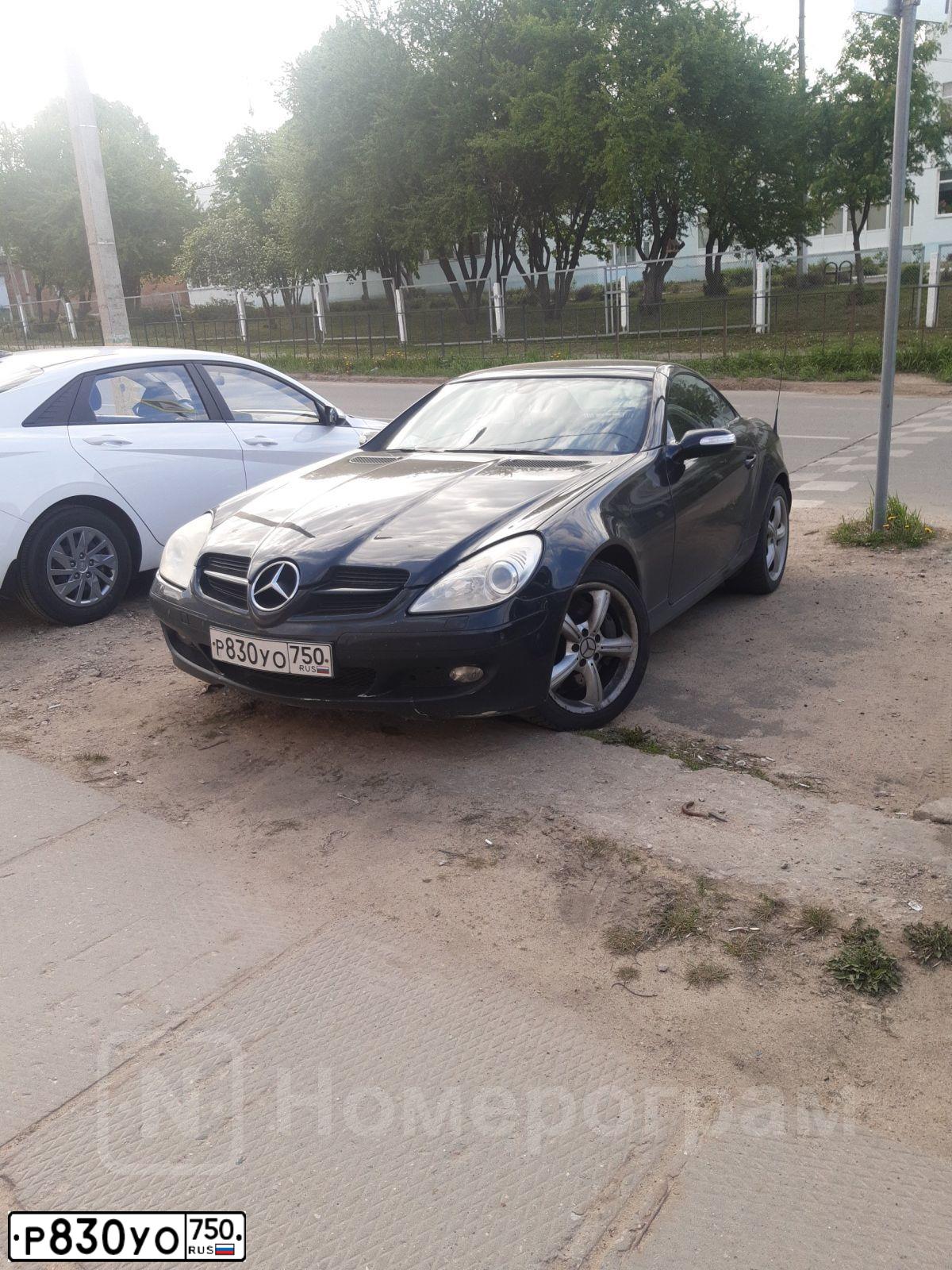 Фото автомобиля MERCEDES SLK-KLASSE, 2007 — госномер Р830УО750. Цвет: ЧЕРНЫЙ
