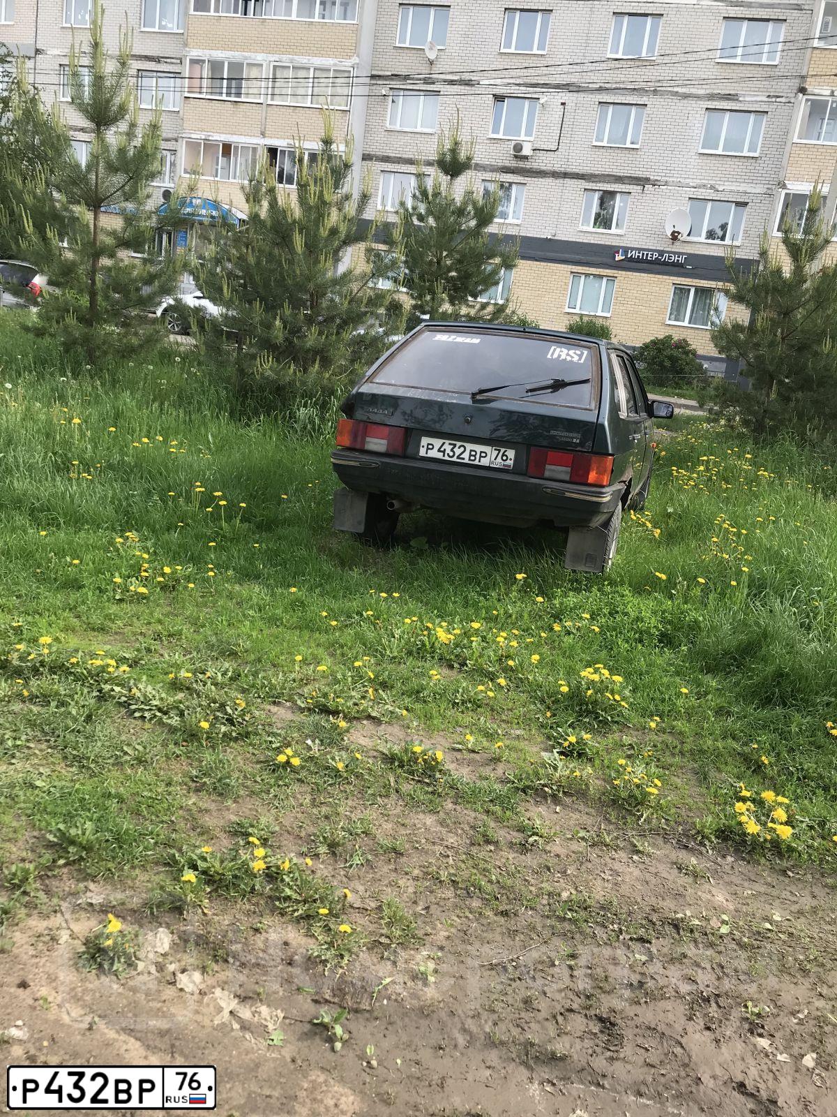 Фото автомобиля LADA 2109 SAMARA, 2002 — госномер Р432ВР76. Цвет: ТЕМНО-ЗЕЛЕНЫЙ