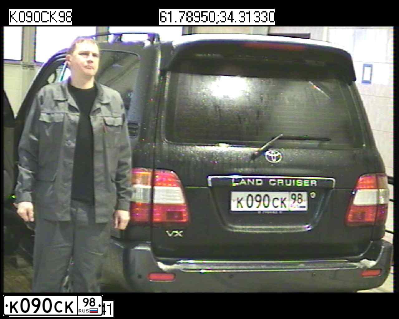 Фото автомобиля TOYOTA LANDCRUISER, 2006 — госномер К069НТ147. Цвет: ЧЕРНЫЙ
