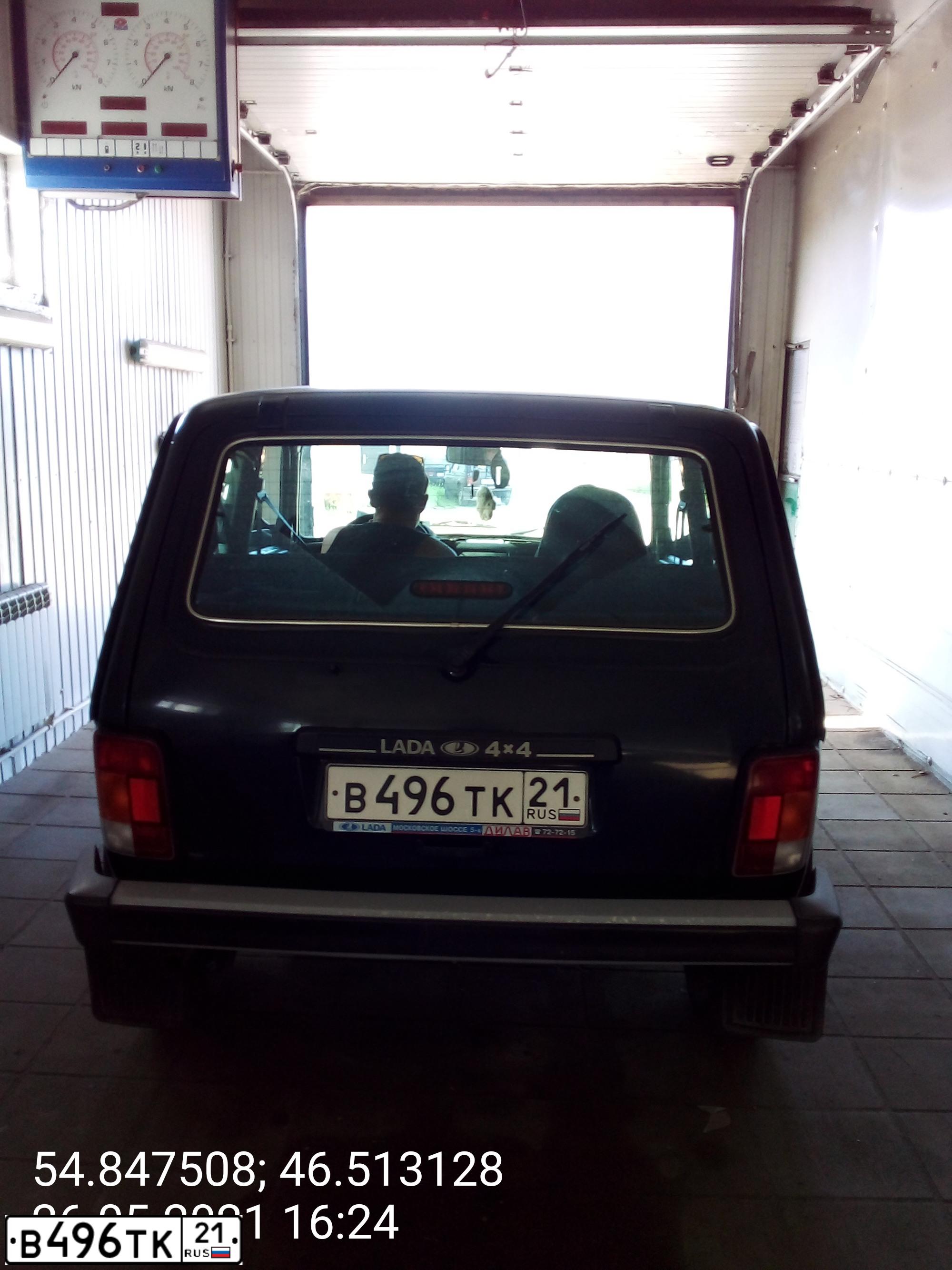 Фото автомобиля LADA 2121 NIVA, 2013 — госномер В496ТК21. Цвет: Темно-зеленый