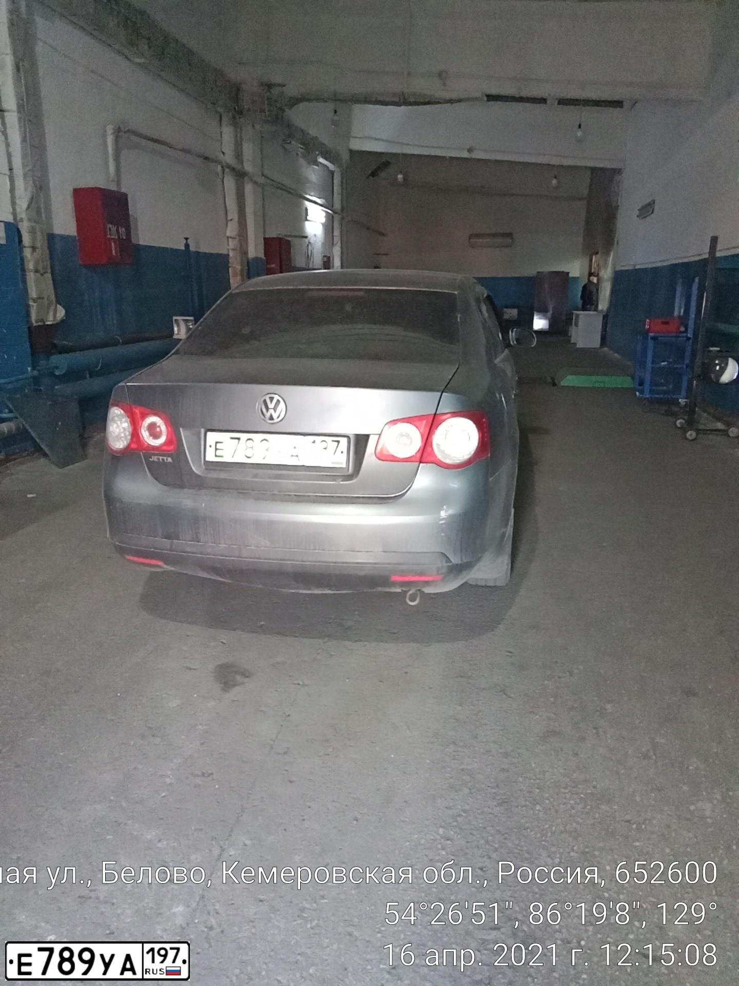 Фото автомобиля VOLKSWAGEN JETTA, 2008 — госномер Е789УА197. Цвет: ТЕМНО-СЕРЫЙ