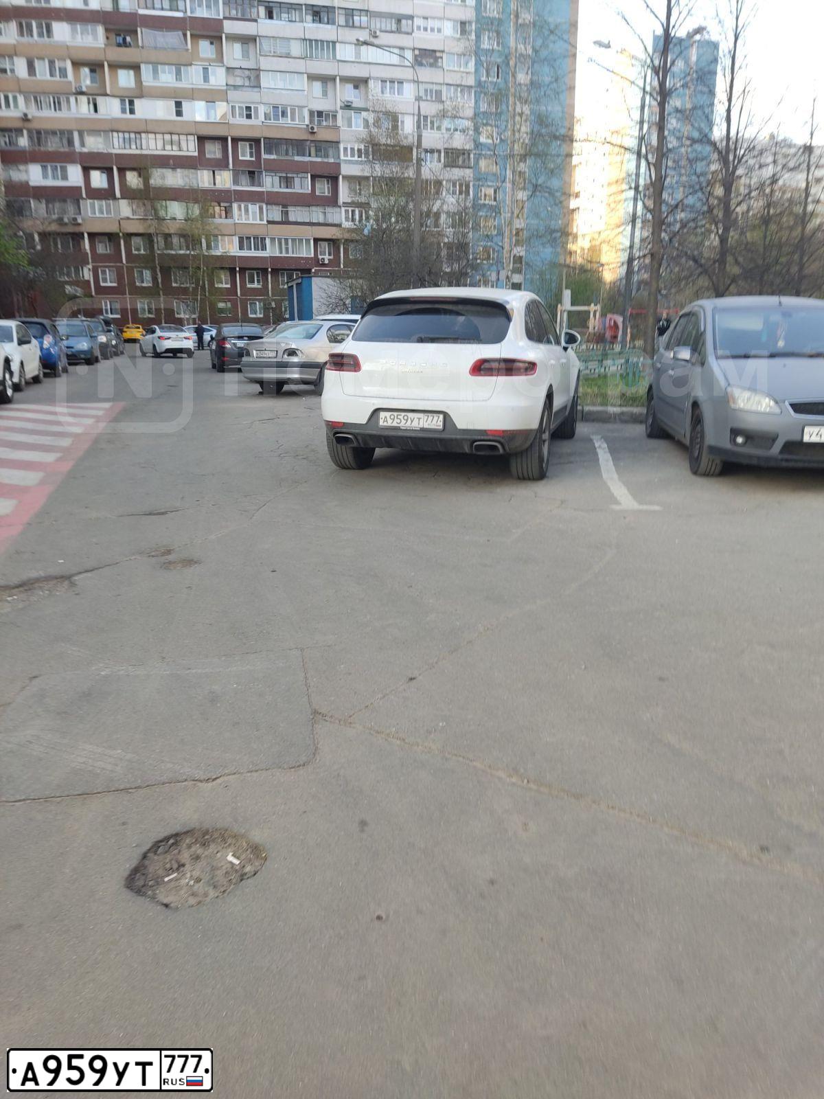 Фото автомобиля PORSCHE MACAN, 2017 — госномер О403НХ71