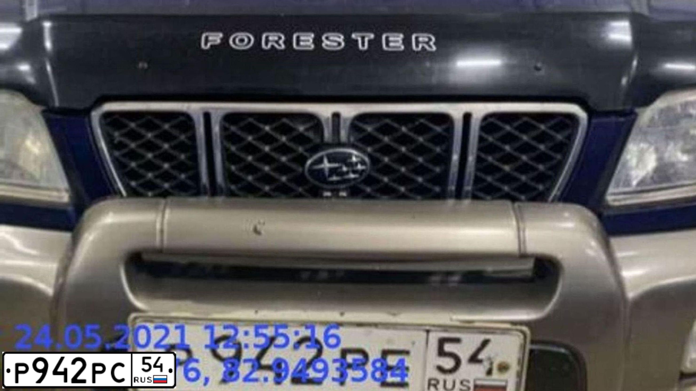 Фото автомобиля VOLKSWAGEN PASSAT, 1994 — госномер Р942РС54. Цвет: КРАСНЫЙ