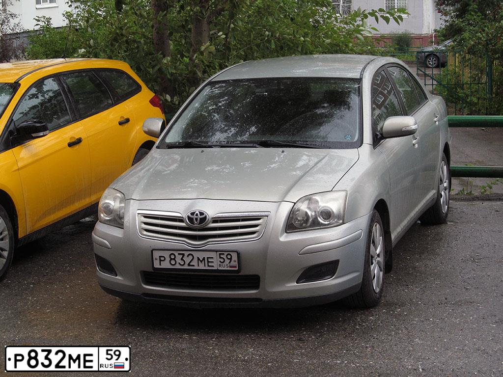 Фото автомобиля TOYOTA AVENSIS, 2008 — госномер Р832МЕ59. Цвет: СВЕТЛО-ОЛИВКОВЫЙ
