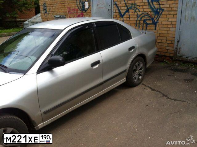 Фото автомобиля MITSUBISHI GALANT, 2002 — госномер Р558ТТ33. Цвет: Серебристый