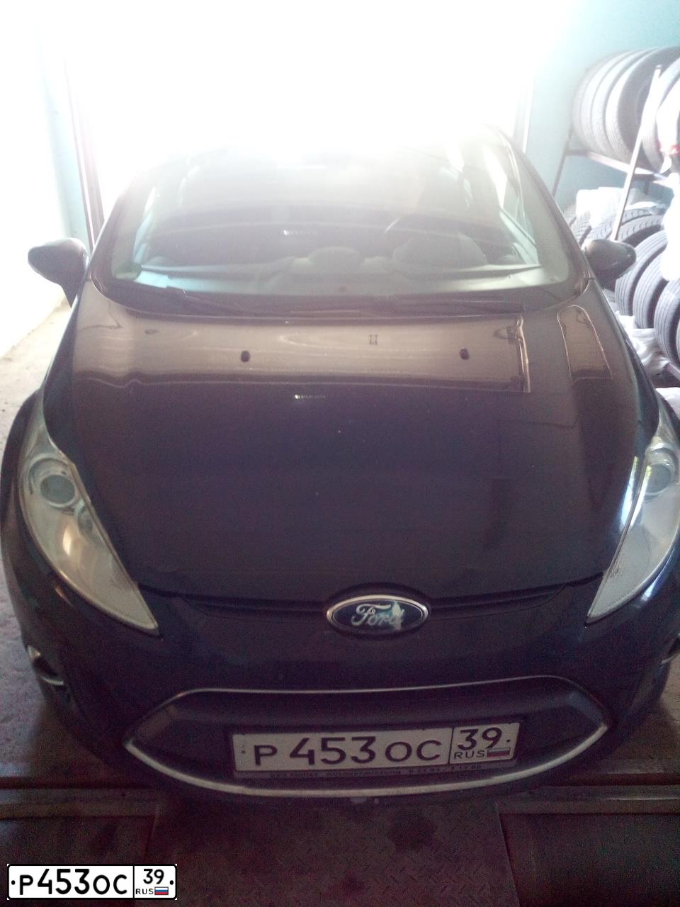 Фото автомобиля FORD FIESTA / ASPIRE, 2009 — госномер Р453ОС39. Цвет: ЧЕРНЫЙ
