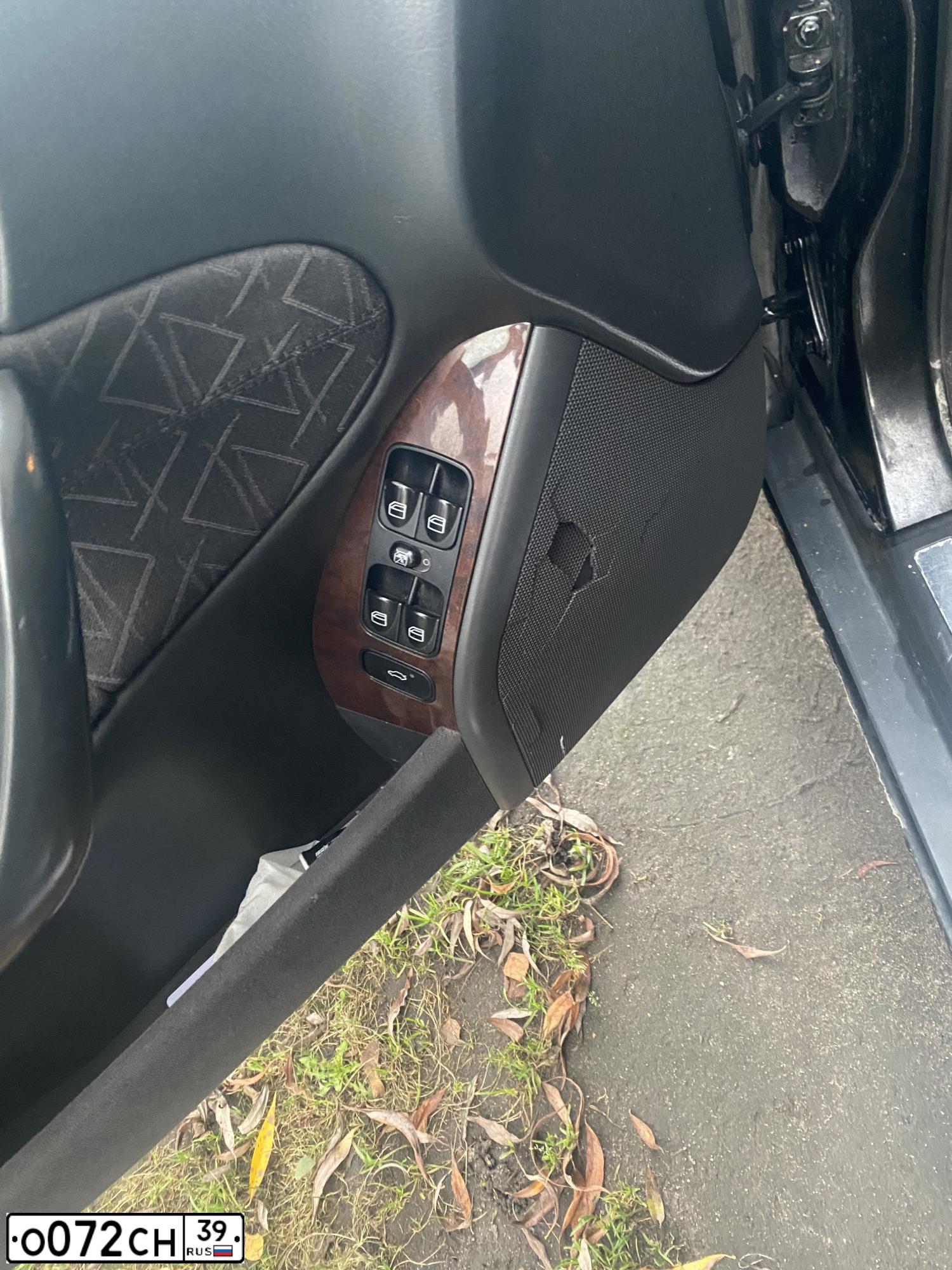 Фото автомобиля MERCEDES-BENZ C180, 2000 — госномер Т801НМ39. Цвет: ЧЕРНЫЙ