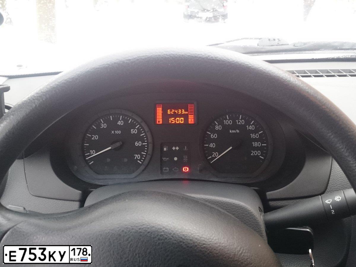 Фото автомобиля RENAULT LOGAN, 2009 — госномер М369ЕР198. Цвет: Красный