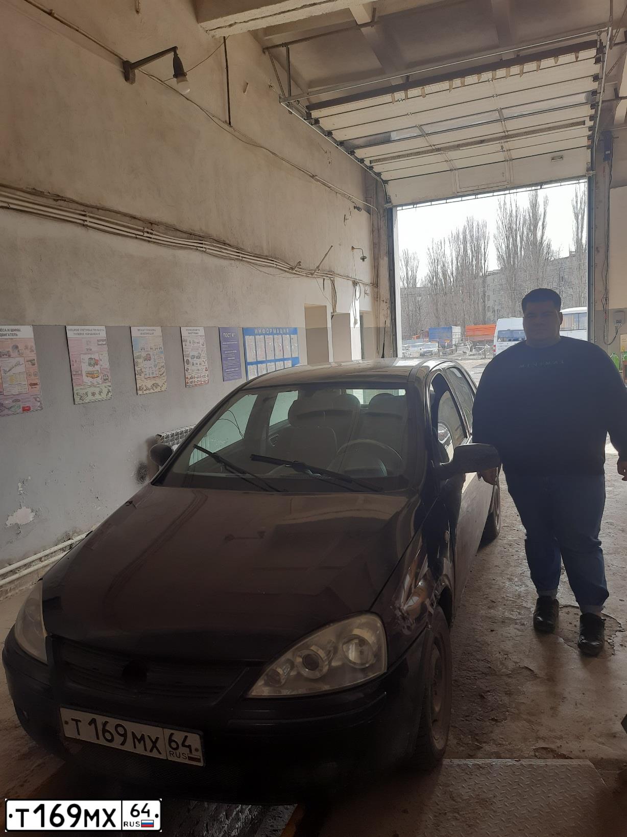 Фото автомобиля OPEL CORSA, 2004 — госномер Т169МХ64. Цвет: ЧЕРНЫЙ