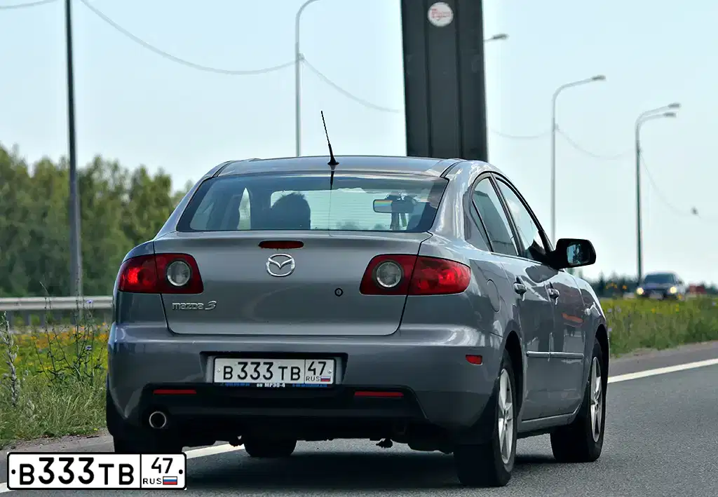 Фото автомобиля MAZDA 3, 2005 — госномер С648ОС761. Цвет: СЕРЫЙ