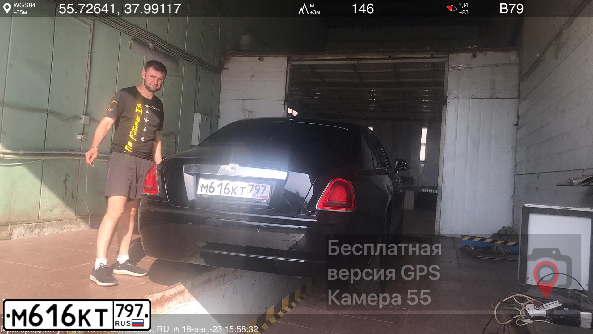 Фото автомобиля ROLLS ROYCE ROLLS-ROYCE GHOST, 2017 — госномер А111АА92. Цвет: ЧЕРНЫЙ