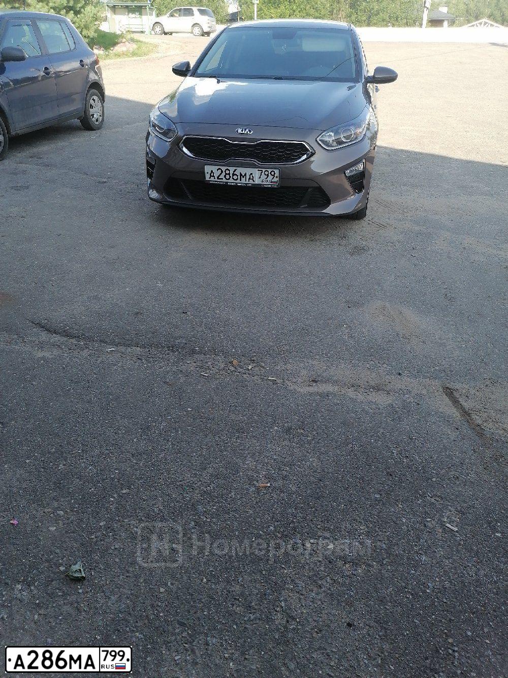 Фото автомобиля KIA CEE'D, 2018 — госномер А286МА799. Цвет: СЕРО-КОРИЧНЕВЫЙ