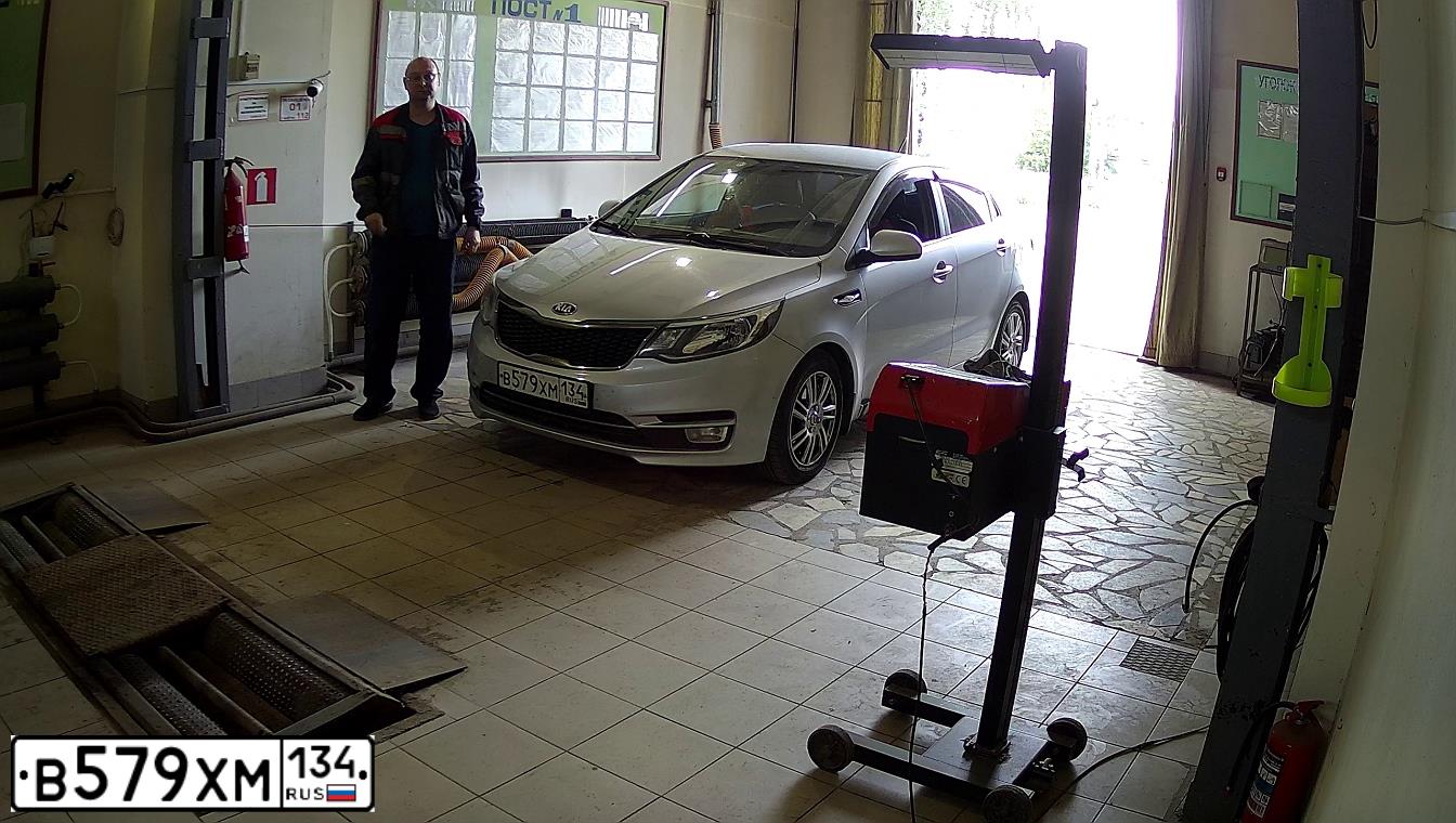 Фото автомобиля KIA RIO, 2017 — госномер В579ХМ134. Цвет: СЕРЕБРИСТЫЙ