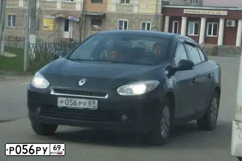 Фото автомобиля RENAULT FLUENCE, 2012 — госномер К817ТН190. Цвет: ЧЕРНЫЙ
