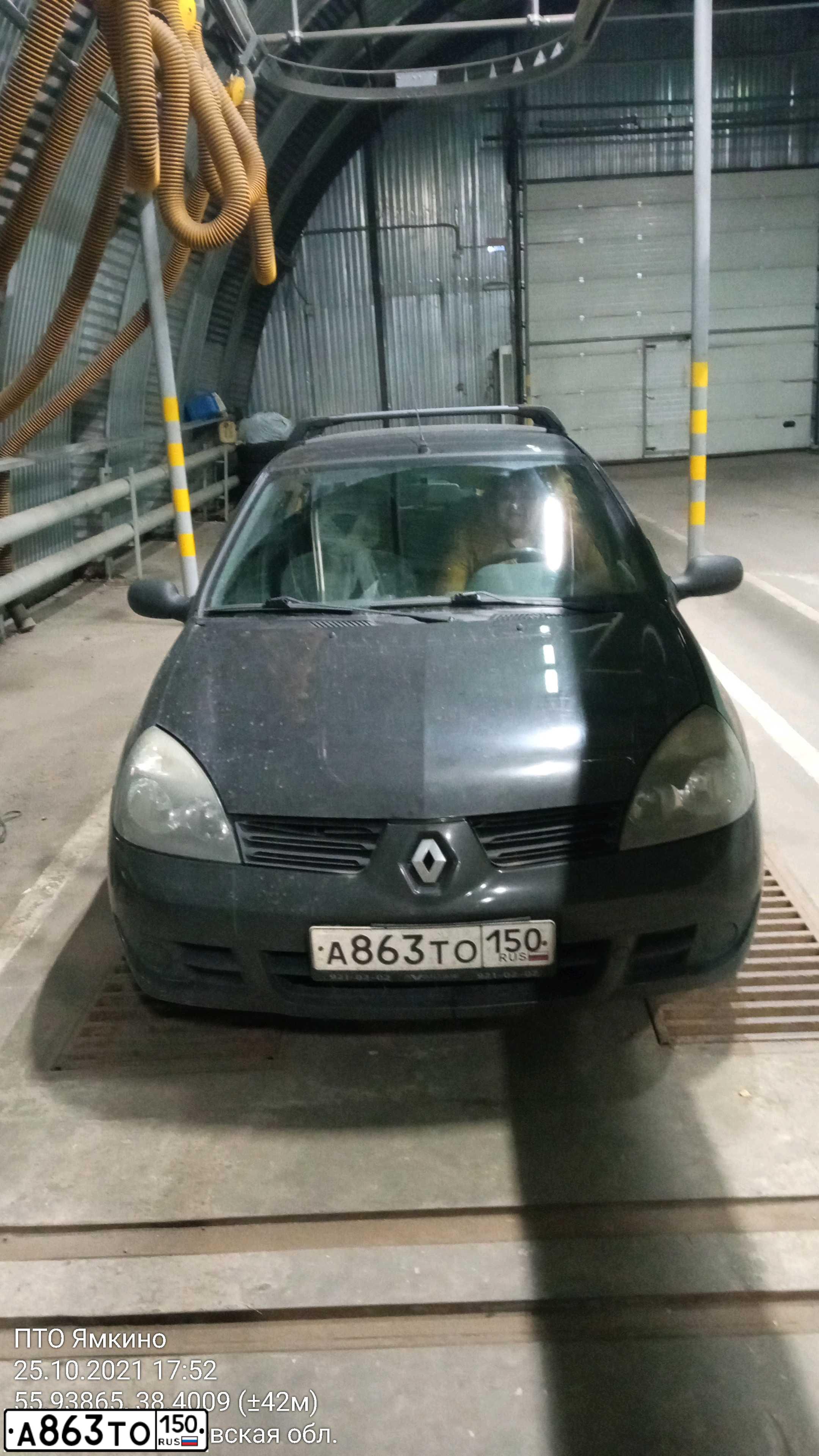 Фото автомобиля RENAULT SYMBOL, 2007 — госномер А863ТО150. Цвет: ЧЕРНЫЙ